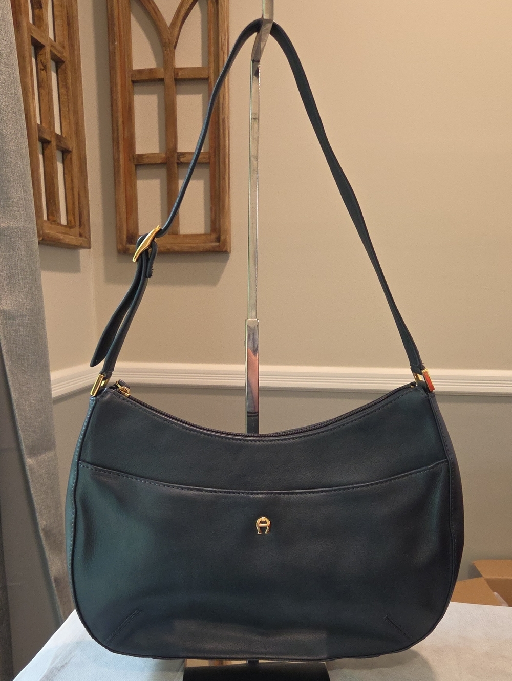 Etienne Aigner Navy Vintage Leather Shoulder Bag with Gold Accent - Picture 2 of 13